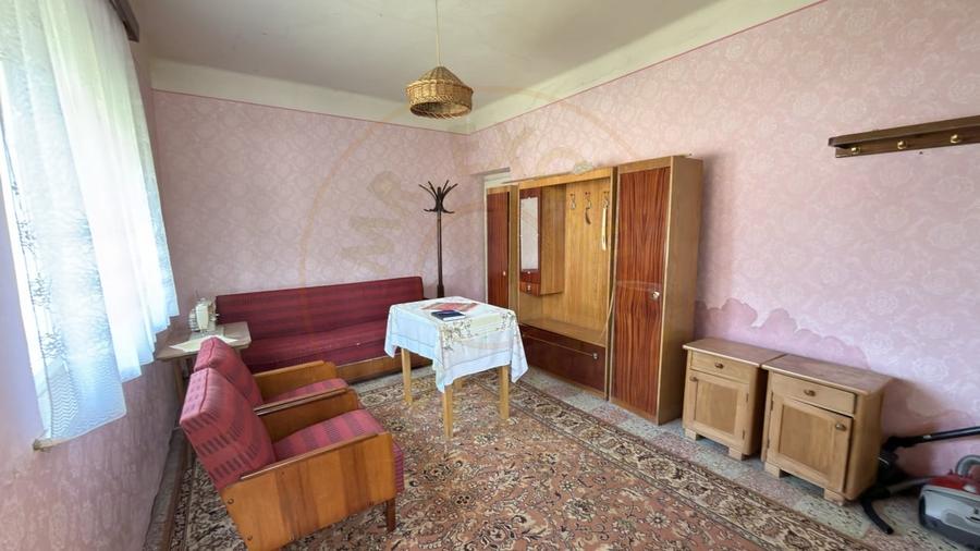 Casă individuală cu 4 camere cu Canalizare în Carei
