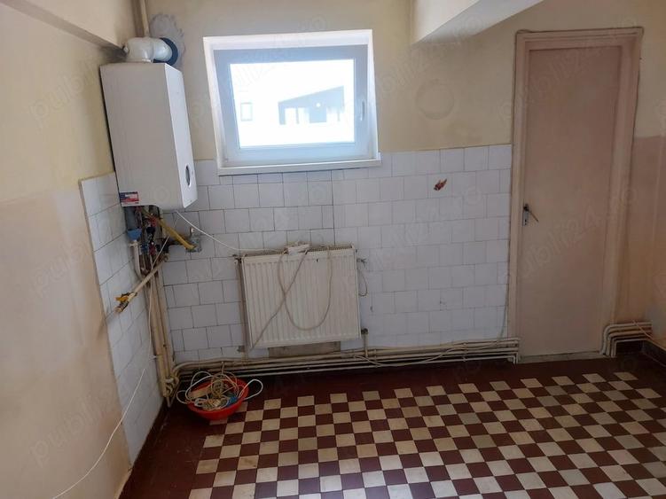 Apartament cu 4 camere decomandat în Central