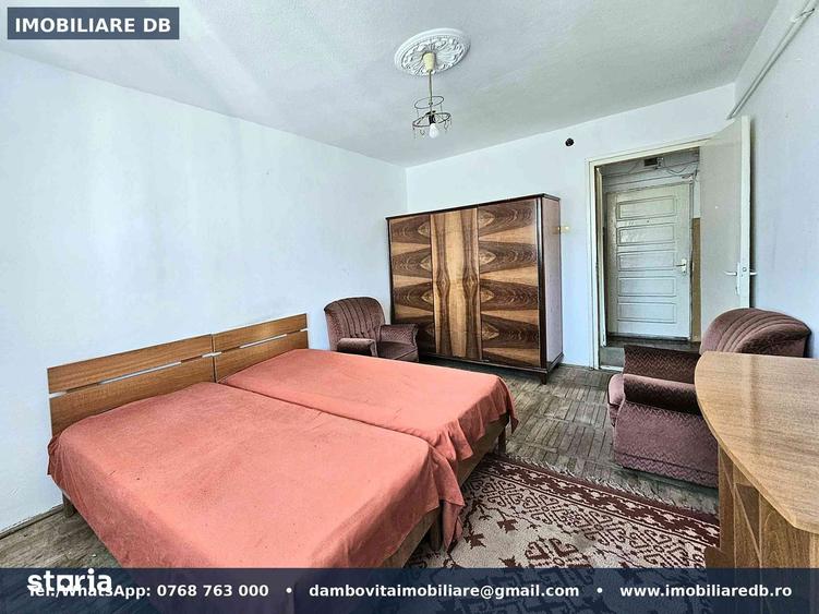 Apartament cu 3 camere semidecomandat în Micro 9