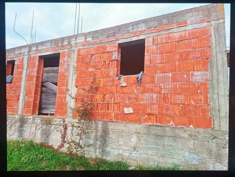 Casă cu 5 camere cu Teren 2027 Mp în Săveni