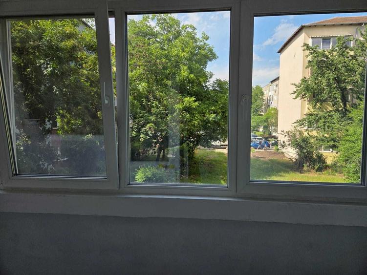 Apartament cu 3 camere decomandat în Spitalul Județean
