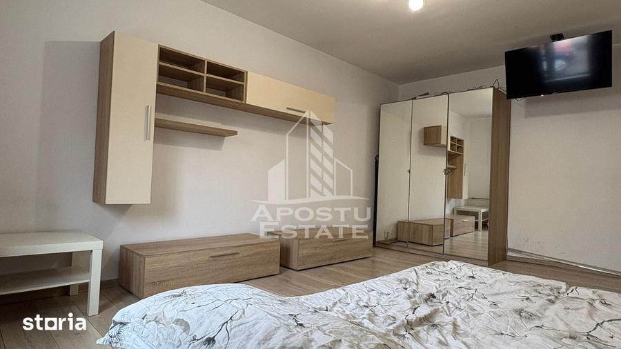 Garsonieră decomandată în Girocului