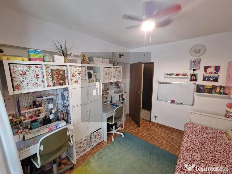 Apartament cu 4 camere semidecomandat în Central