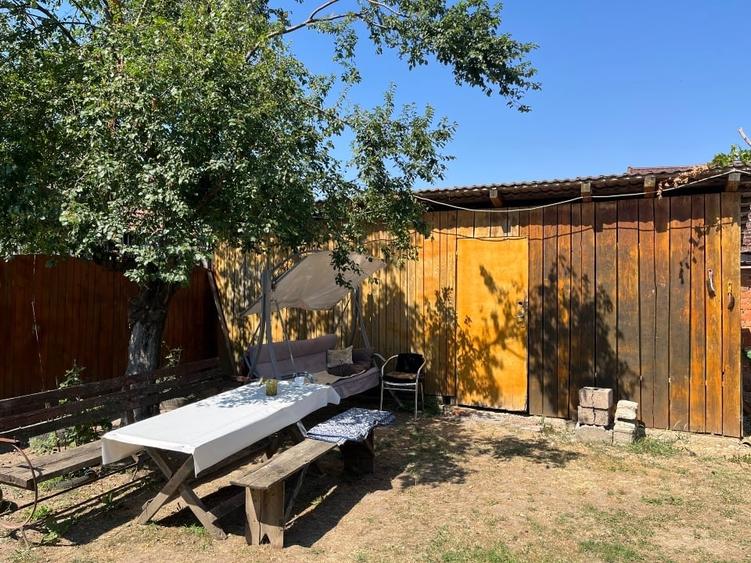 Casă individuală cu 4 camere cu Teren 1439 Mp în Jupani
