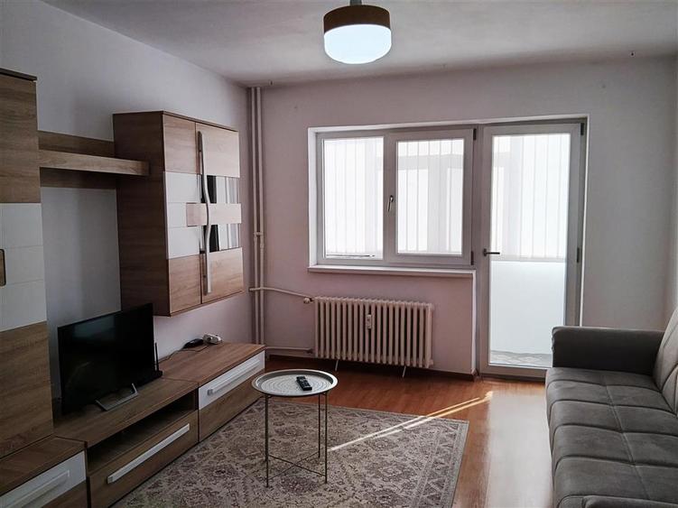 Apartament cu 2 camere decomandat, mobilat în Sud