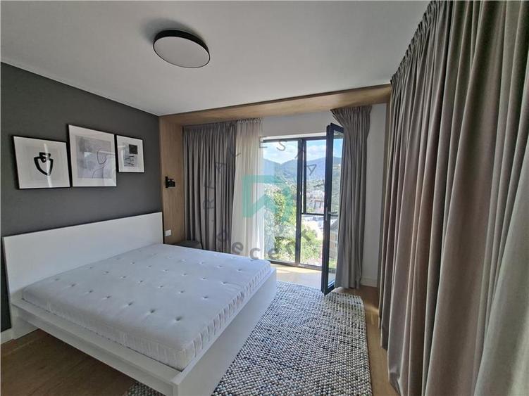 Apartament cu 3 camere decomandat în Drumul Poienii