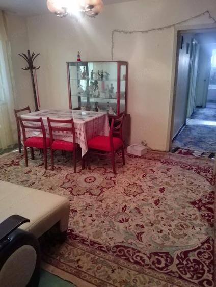 Apartament cu 3 camere semidecomandat în Micro 14