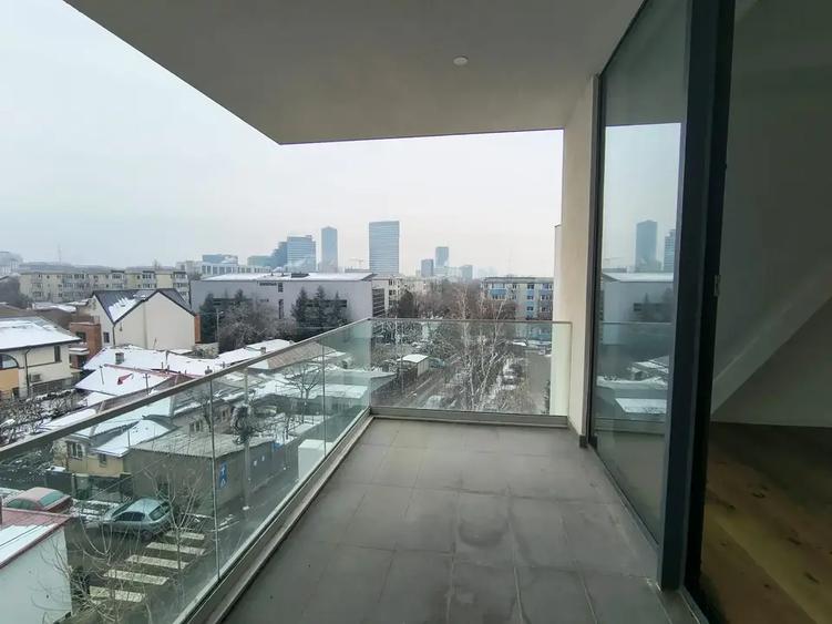 Apartament cu 4 camere decomandat în Aviației