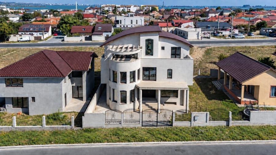 Casă individuală cu 10 camere cu Canalizare în Ovidiu