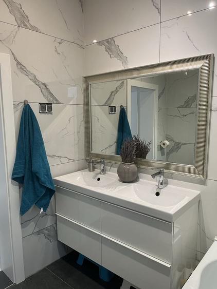 Casă cu 4 camere decomandat în Central