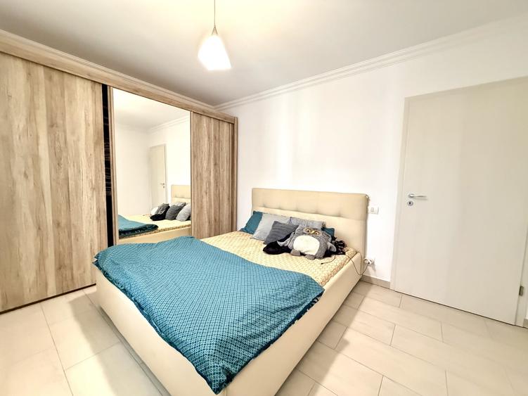Apartament cu 3 camere semidecomandat, mobilat în Dumbrăvița
