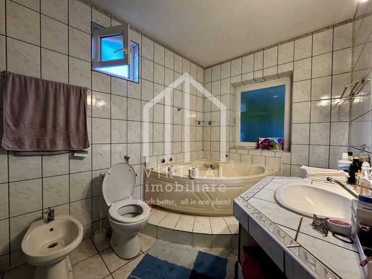 Casă individuală cu 6 camere cu Canalizare în Piața Cluj