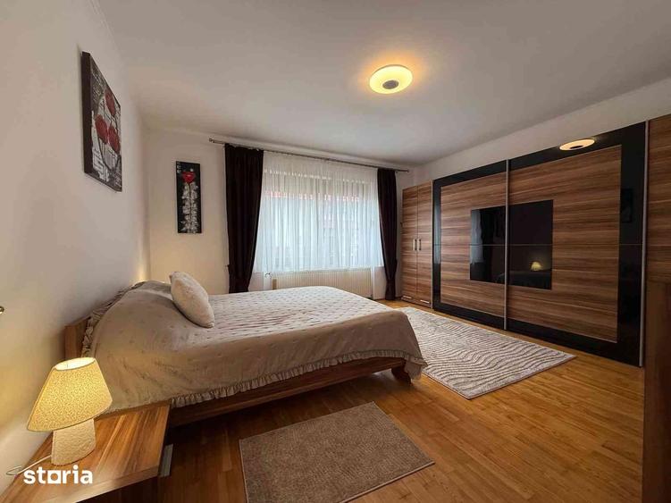 Casă cu 8 camere cu Teren 1400 Mp în Ultracentral
