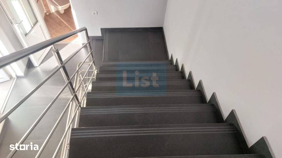Casă cu 9 camere cu Teren 371 Mp în Central
