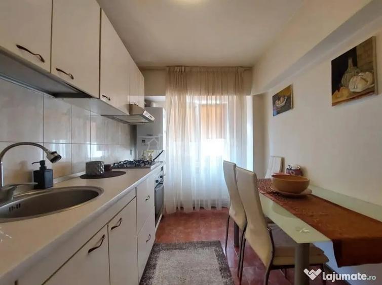 Apartament cu 3 camere semidecomandat în Ultracentral