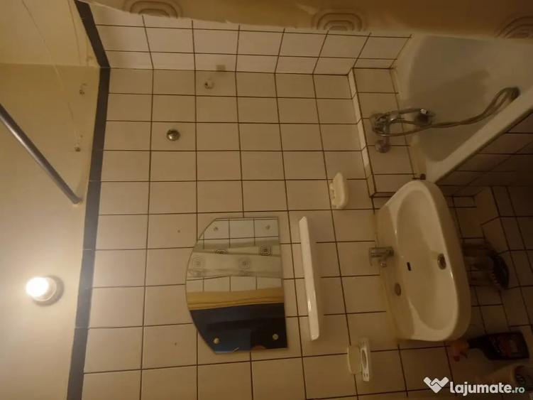 Garsonieră decomandată în Splaiul Unirii