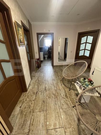 Casă individuală cu 6 camere cu Canalizare în Est
