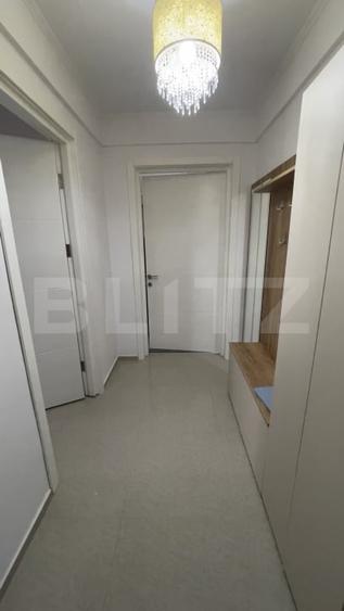 Apartament cu 3 camere semidecomandat, mobilat în Central