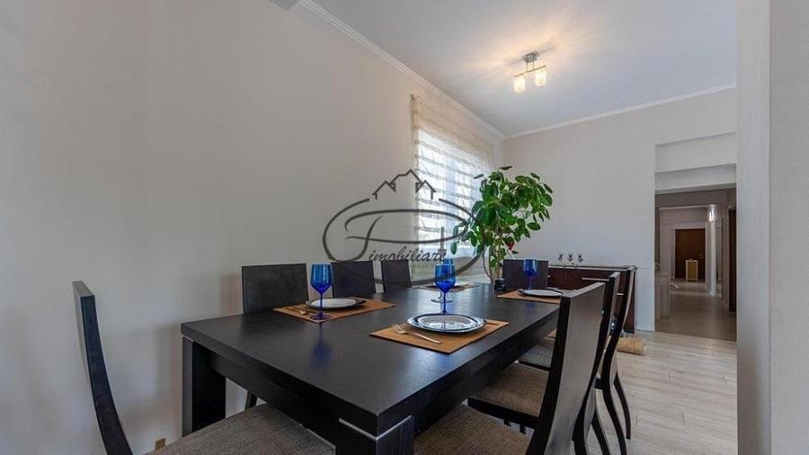 Apartament cu 4 camere în Calea Călărașilor