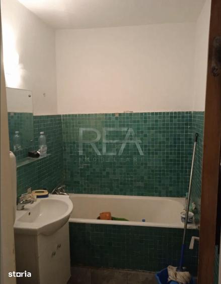 Apartament cu 3 camere semidecomandat în Drumul Taberei