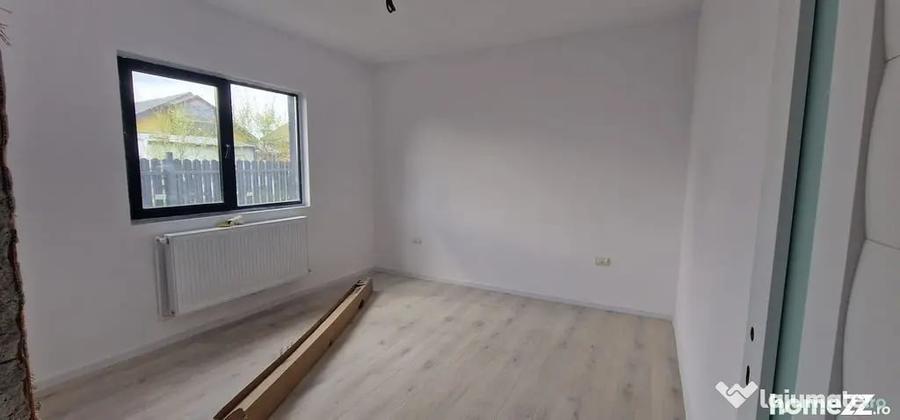 Casă cu 5 camere cu Teren 200 Mp în Lumina