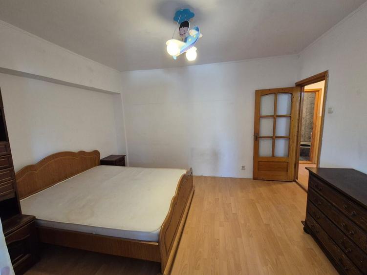 Apartament cu 4 camere decomandat, mobilat în Gara