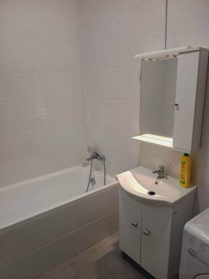 Apartament cu 3 camere decomandat, mobilat în Central