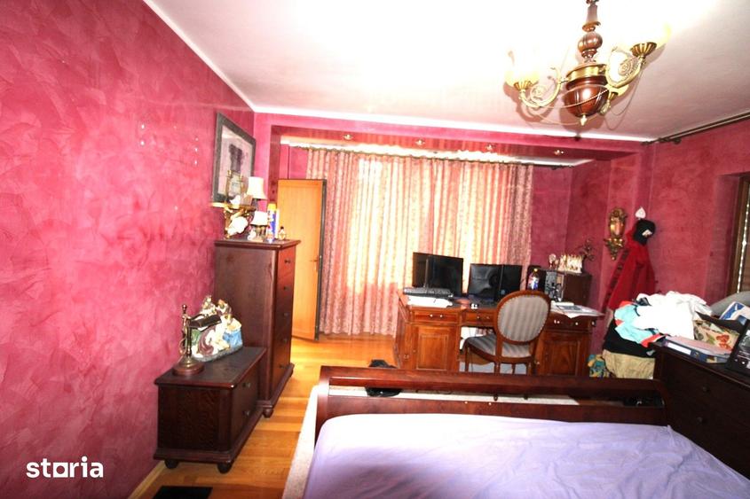 Casă cu 5 camere cu Teren 1003 Mp în Central