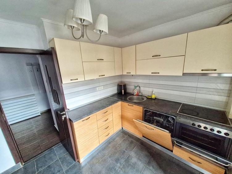 Apartament cu 3 camere decomandat în Central