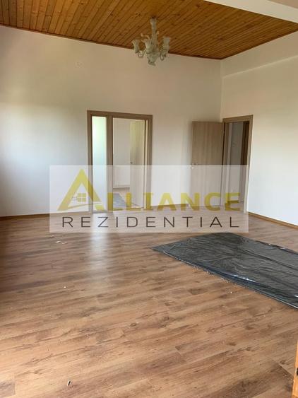 Casă individuală cu 14 camere cu Canalizare în Cățelu