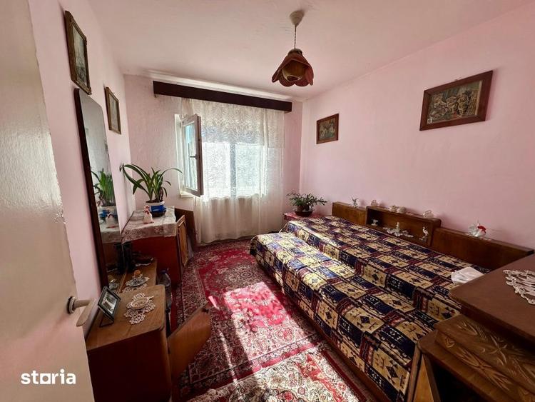Apartament cu 4 camere decomandat în Central