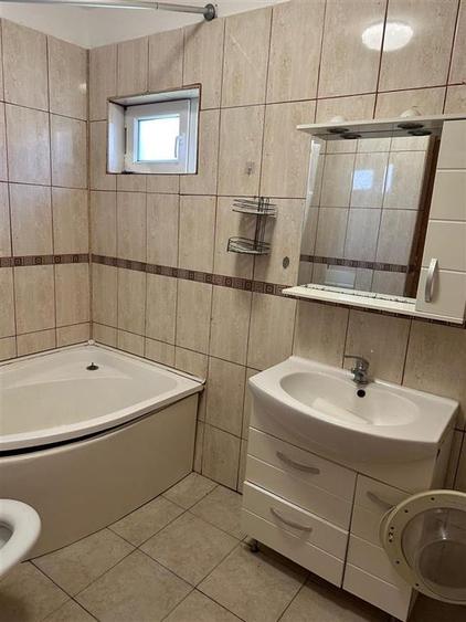 Casă cu 4 camere cu Teren 365 Mp în Exterior Sud