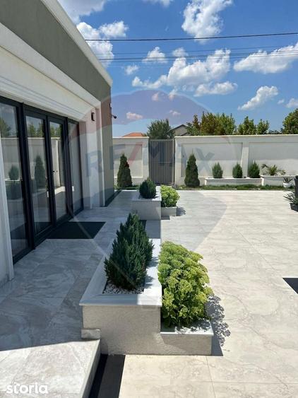 Casă cu 6 camere cu Teren 560 Mp în Malu Mare