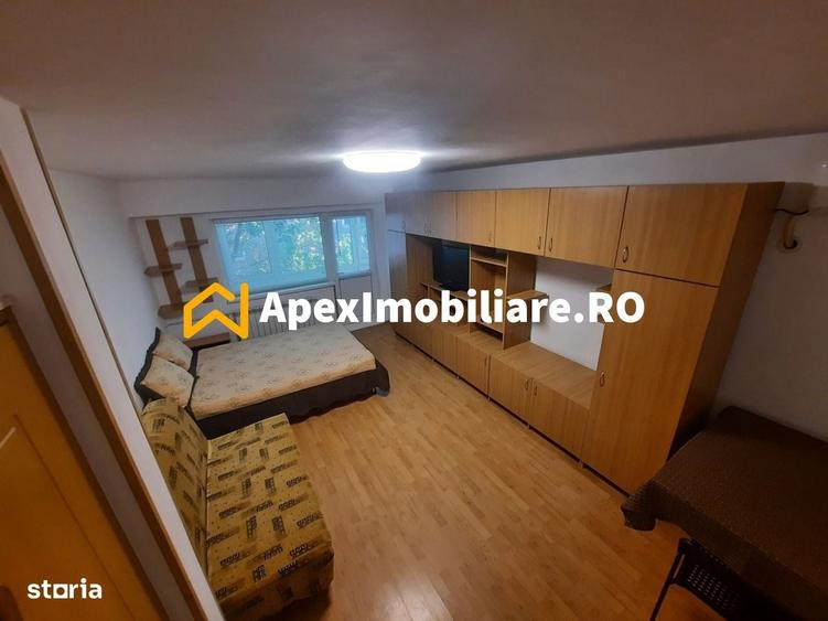 Garsonieră decomandată în Central