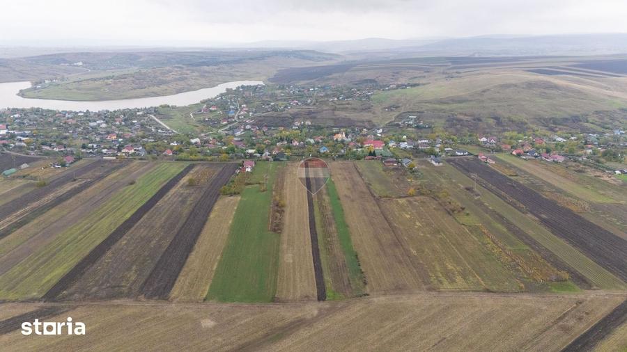 Teren de 7200 mp, în Lețcani