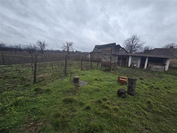 Casă cu 2 camere cu Teren 2685 Mp în Tăuteu