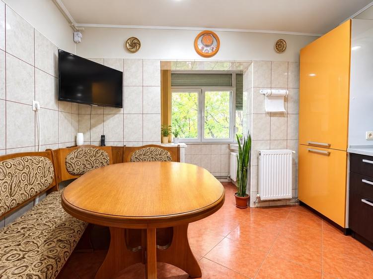 Apartament cu 3 camere decomandat, mobilat în Dacia