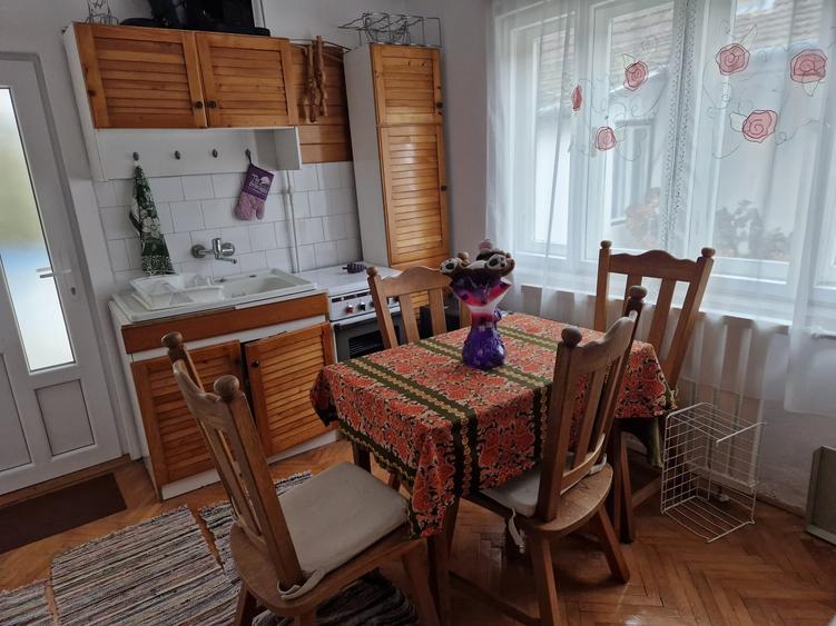 Casă individuală cu 5 camere cu Canalizare în Ernei