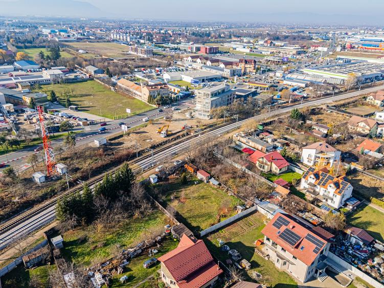 Teren Construcții intravilan de 1259 mp, în Tractorul