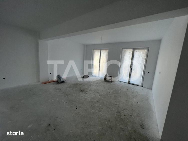 Apartament cu 3 camere semidecomandat în Central — fotografia 3
