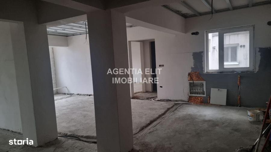 Apartament cu 3 camere semidecomandat în Central