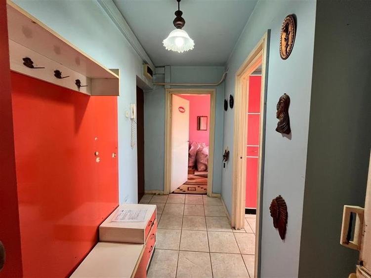 Apartament cu 3 camere nedecomandat în Central