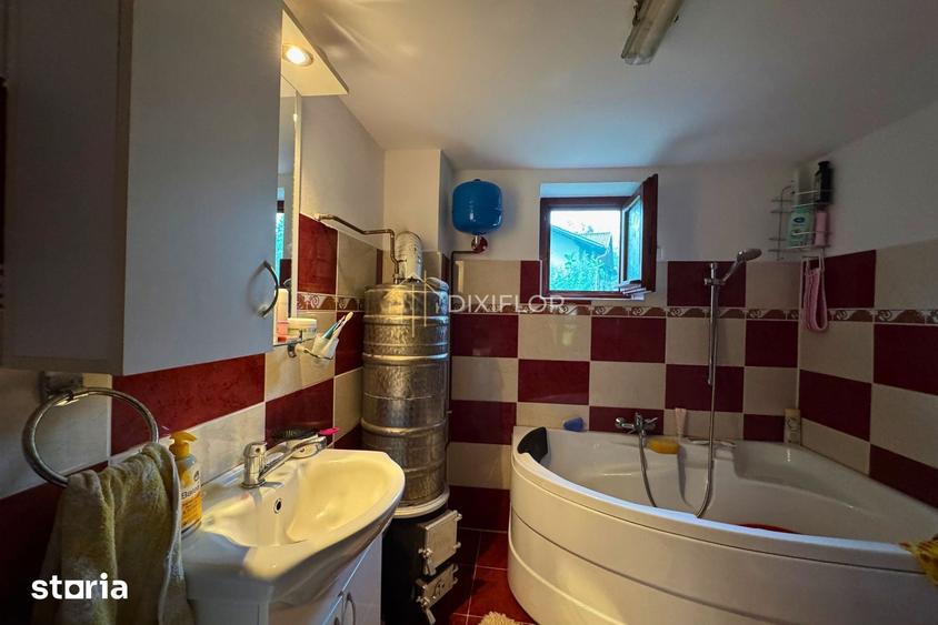 Casă cu 3 camere cu Teren 550 Mp în Central