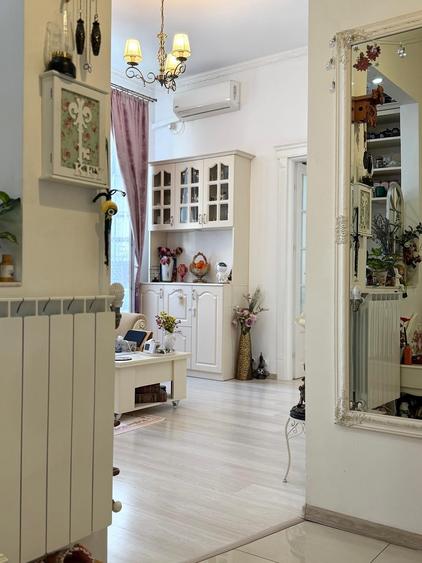 Apartament cu 3 camere semidecomandat în Universitate