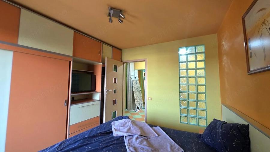 Apartament cu 4 camere decomandat în Complex Studențesc