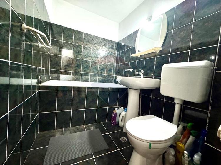 Apartament cu 3 camere decomandat, mobilat în Central