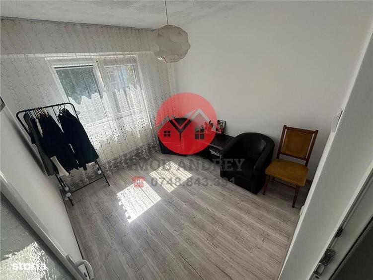 Apartament cu 4 camere decomandat în Vest