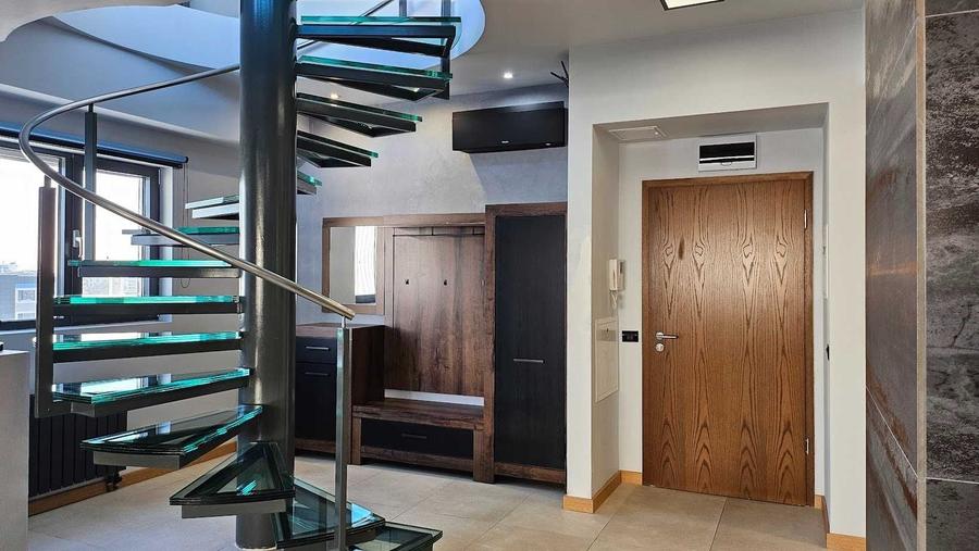 Apartament cu 4 camere decomandat în Central