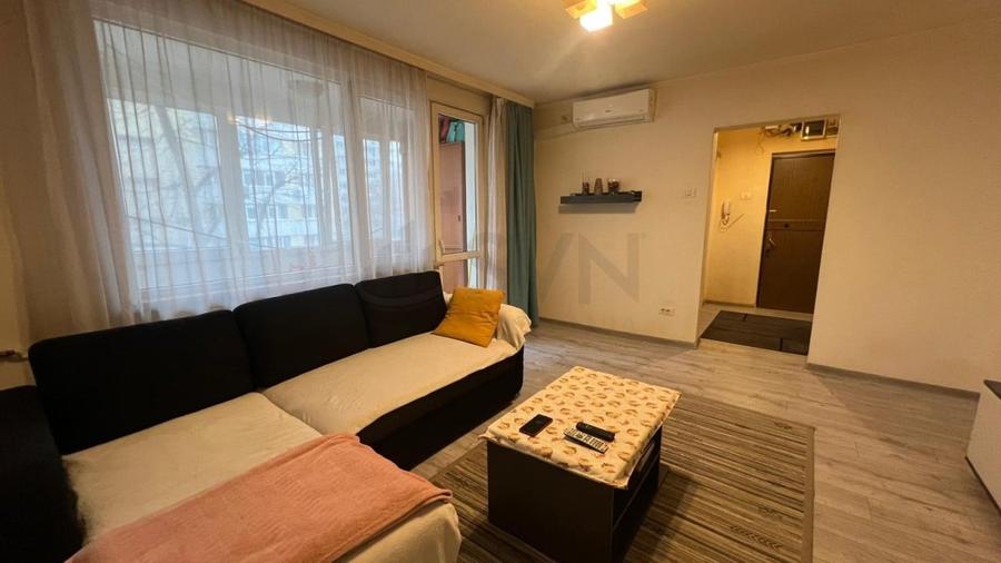 Apartament cu 3 camere semidecomandat, mobilat în Colentina