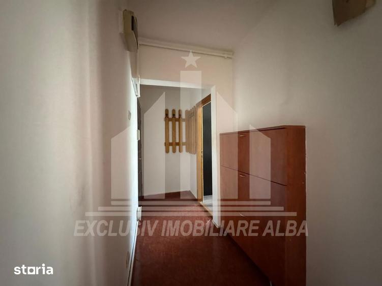Apartament cu 3 camere semidecomandat, mobilat în Cetate